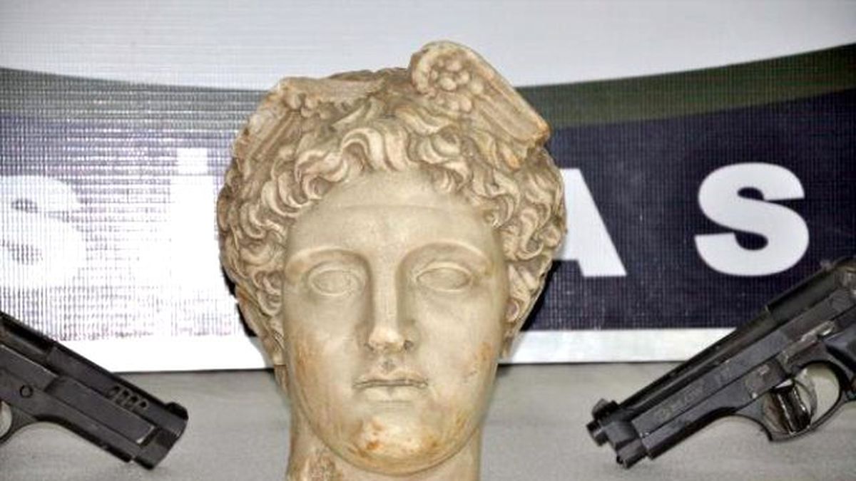 Mitolojideki Tanrı Hermes\'in 2 Bin Yıllık Heykel Başı Sivas\'ta Ele Geçirildi (2)