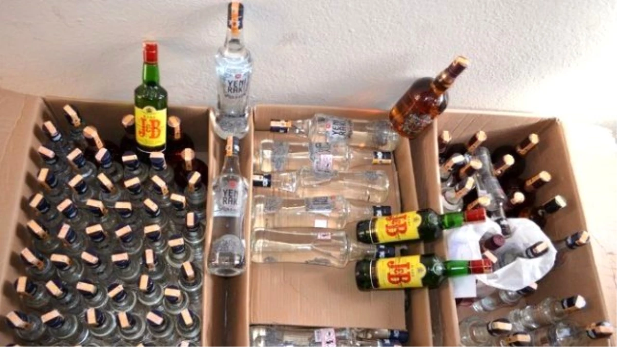 Sakarya\'da 219 Adet Sahte Bandrollü Alkollü İçki Şişesi Ele Geçirildi
