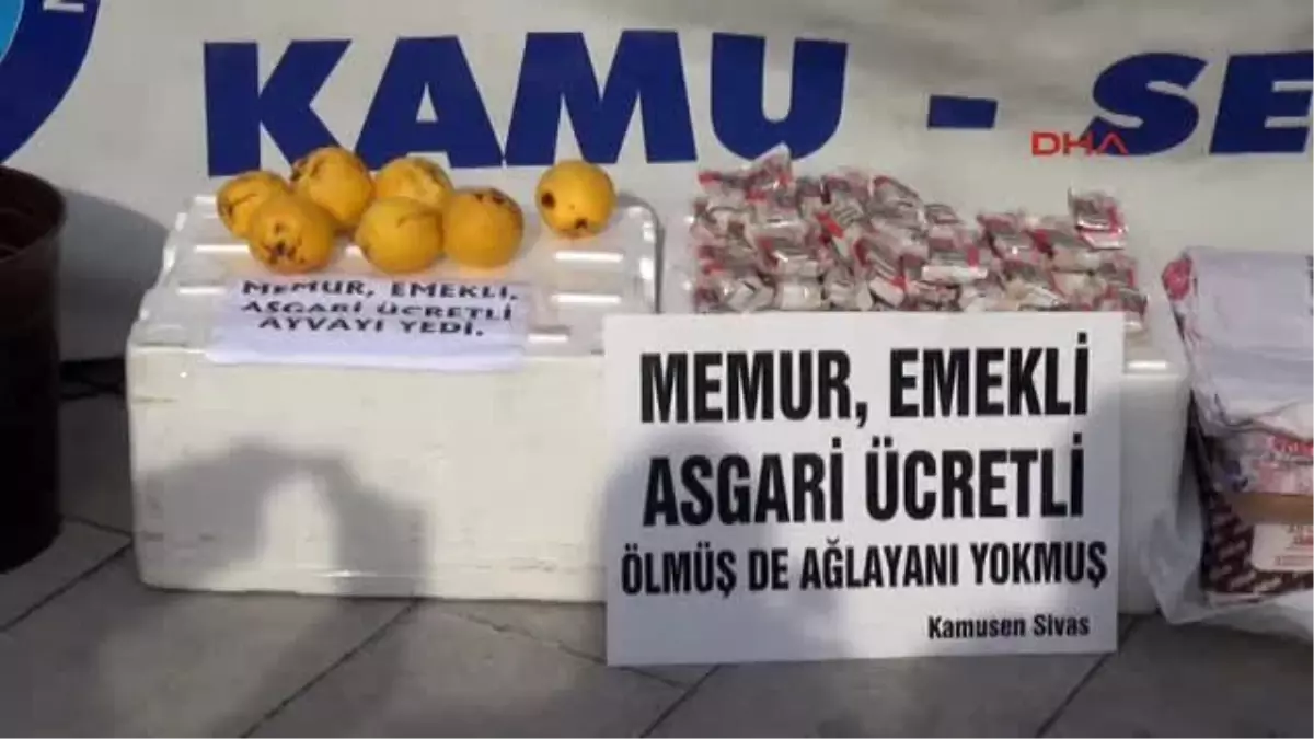 Memurlar Bordro Yakıp, Ayva ve Helva Dağıttı