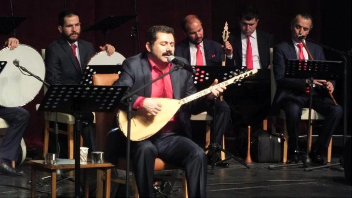 Sivas\'ta Muzaffer Sarısözen\'i Anma Konseri Düzenlendi