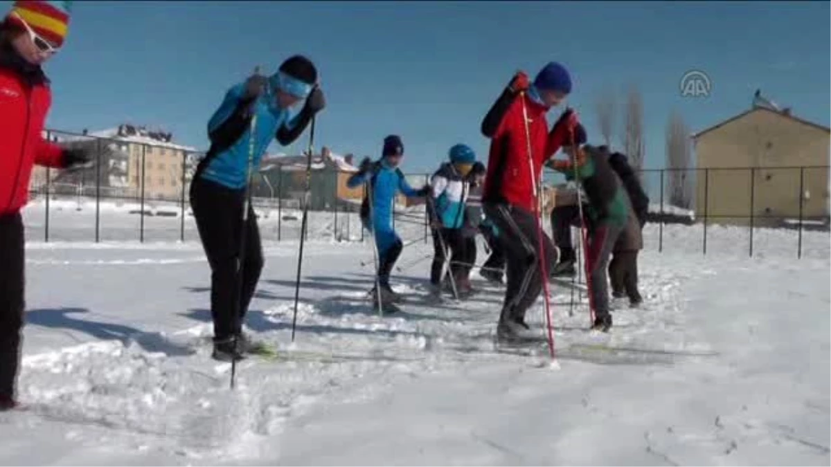 Tuncelili Kayakçılar Yarışlara Hazırlanıyor