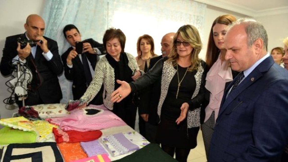 Vali Çakacak, 30 Kadına İş Sunacak Kursu Açtı