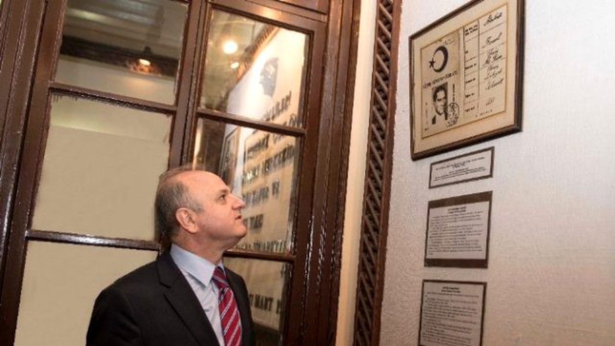 Vali Çakacak, Atatürk Evi ve Müzesi\'ni Ziyaret Etti