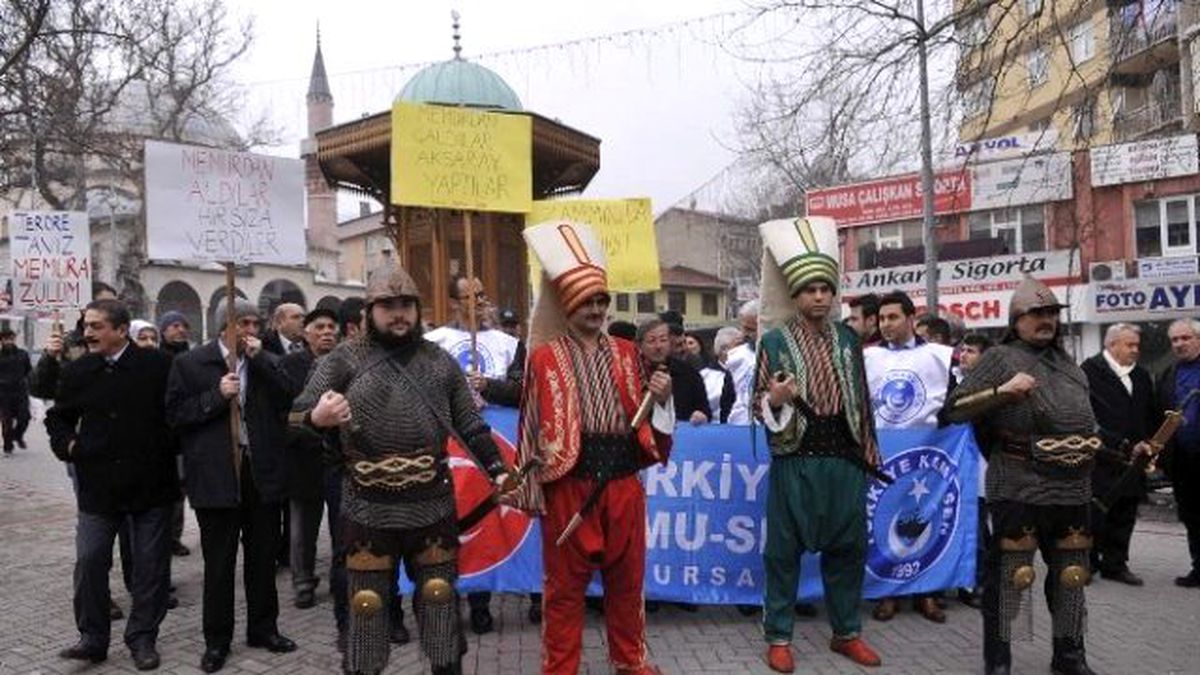 Yeniçeriler Maaş Bordrosu Yaktı