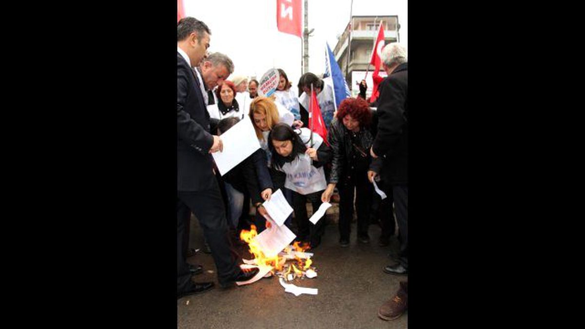 Zonguldak\'ta Memurlar Bordro Yaktı