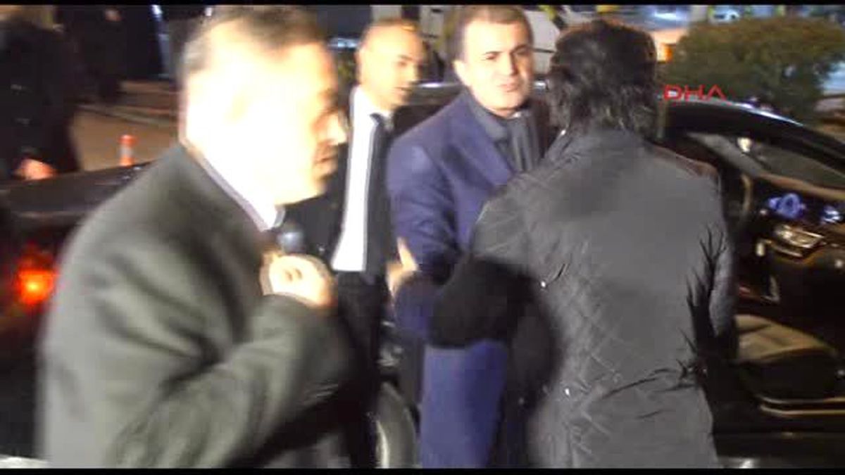 Bakan Çelik, Yaşar Kemal\'i Ziyaret Etti