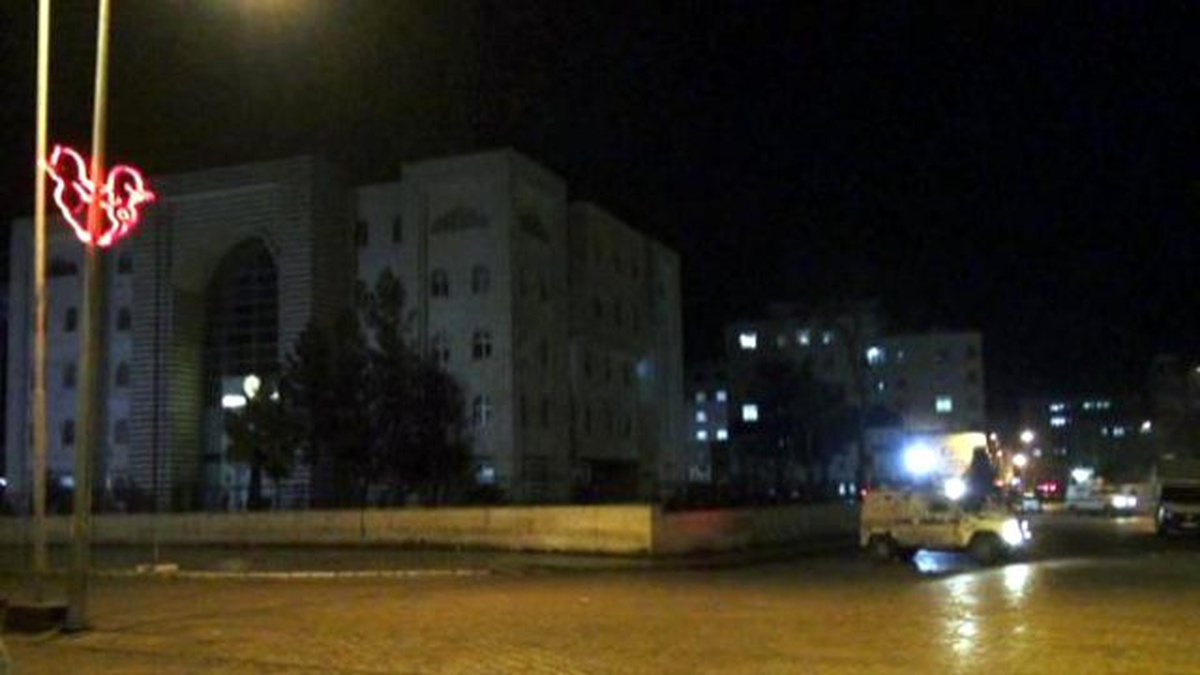 Cizre\'de Kaymakamlık Binasına Roketli Saldırı