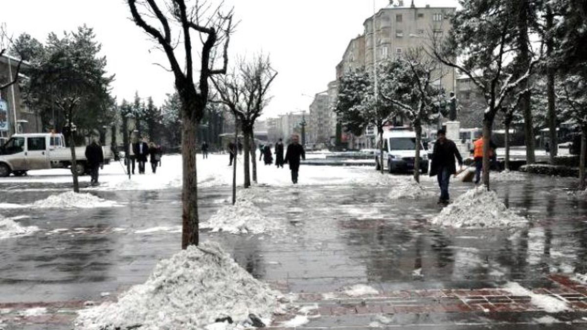 Elazığ\'da 367 Köy Yolu Kardan Kapandı