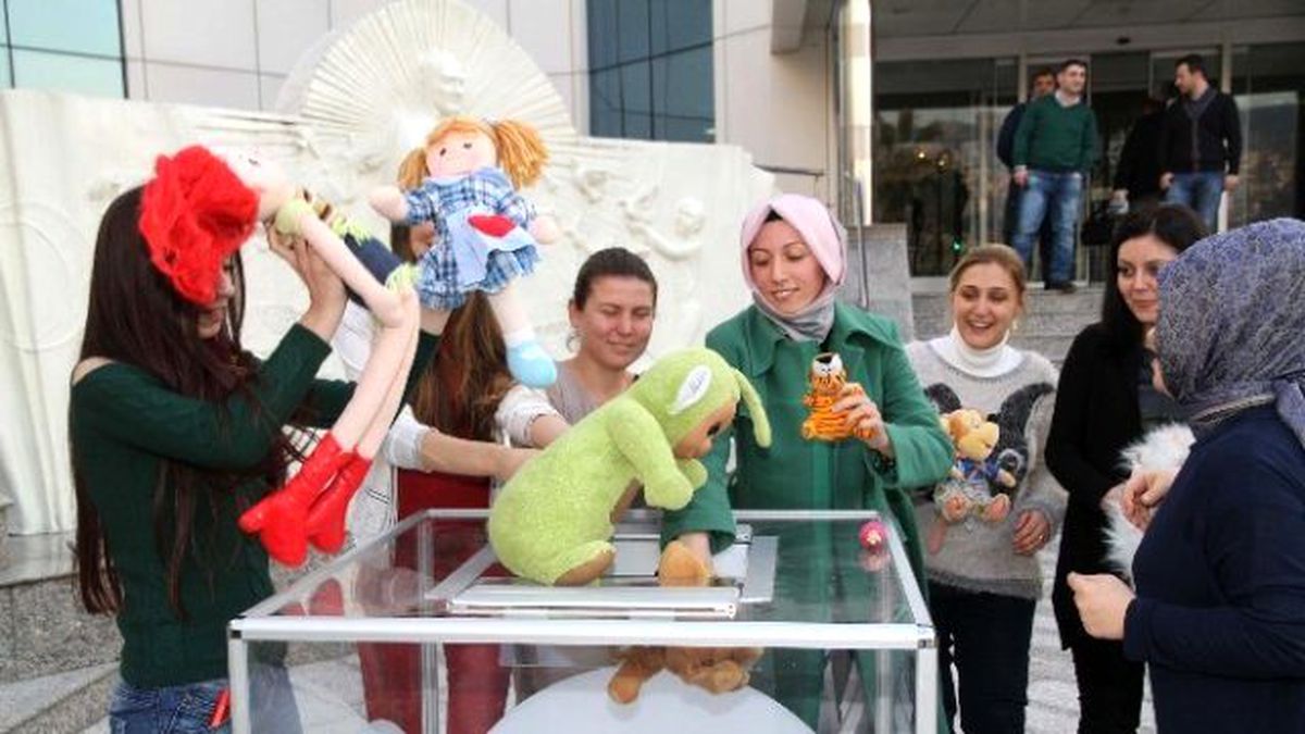 Engelli ve Muhtaç Çocuklara Oyuncak