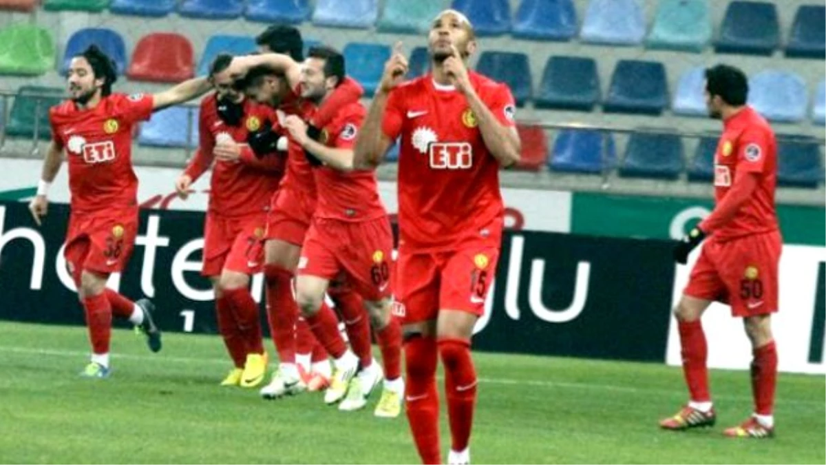 Eskişehirspor, Balçova Yaşamspor\'u 3-0 Yendi