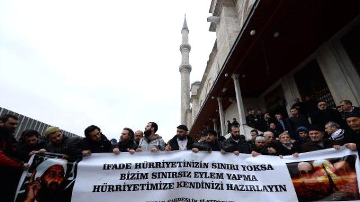 Fatih Camii\'nde Kouachi Kardeşler İçin Gıyabi Cenaze Namazı (1)