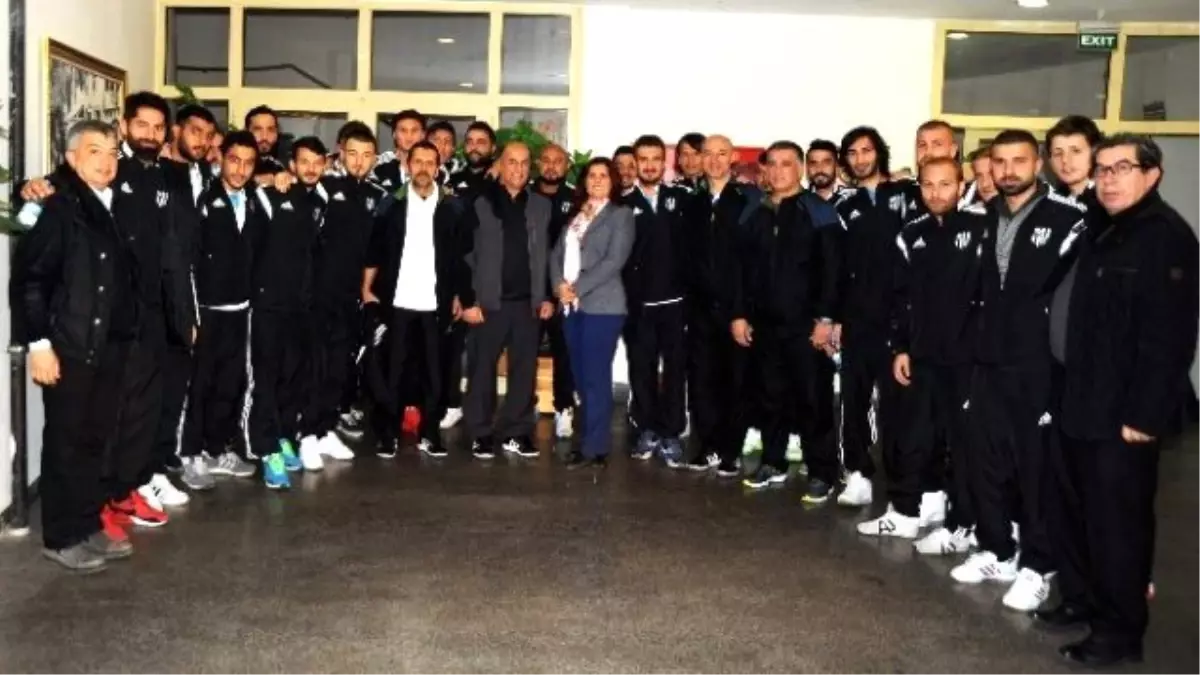 Futbolculardan Başkan Çerçioğlu\'na Galibiyet Sözü