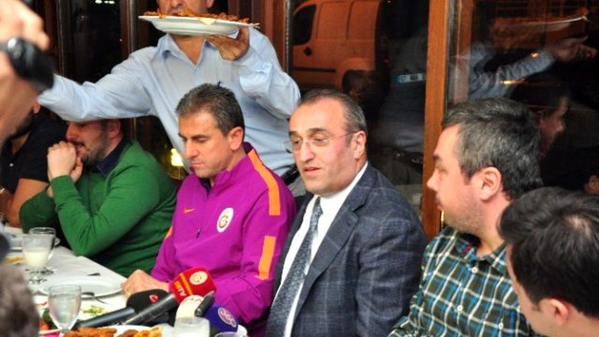 Hamzaoğlu ve Albayrak Gazetecilerle Yemekte Buluştu