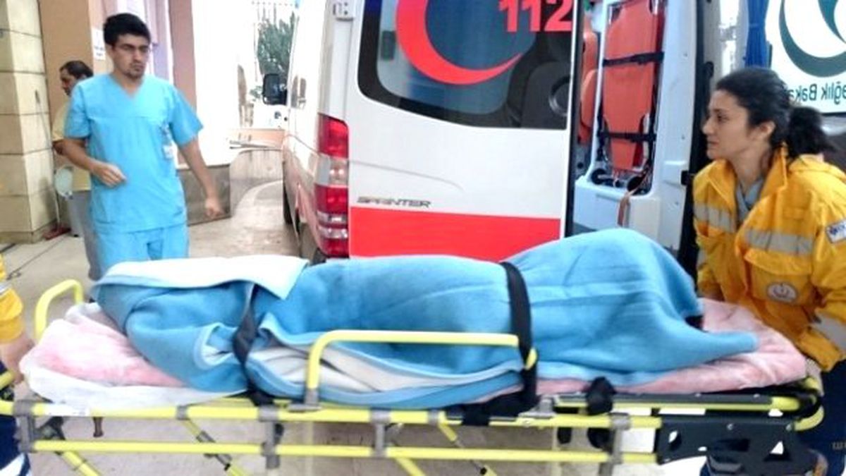 İskelede Oturan Genç Kız Denize Düştü