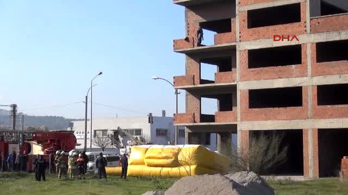 İzmir Çocuğunu Kucağına Alıp İntihara Kalkıştı