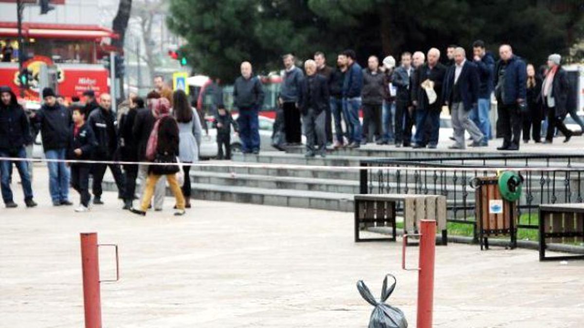 Kaldırımdaki Poşet Panik Yarattı