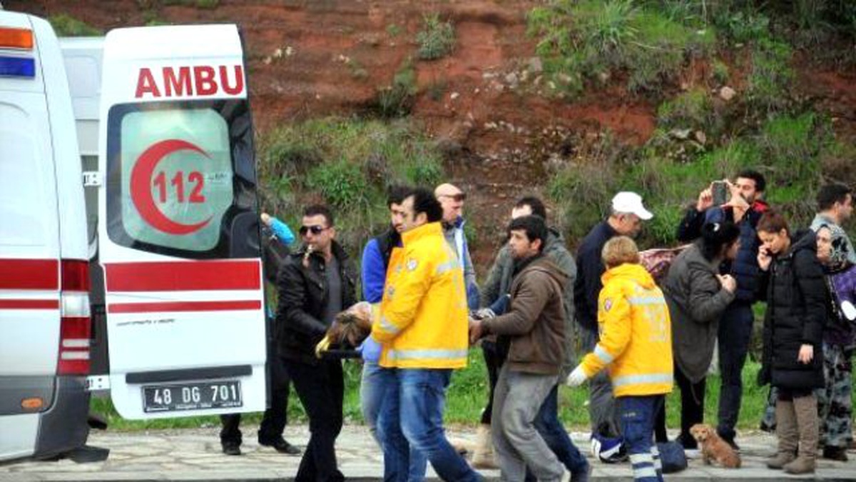 Kaza Yapan Motosikletli Kadın ve Yanındaki Köpeği Yaralandı