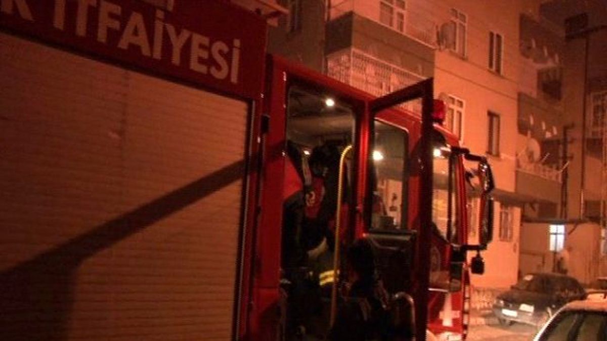 Mutfakta Çıkan Yangın İtfaiye Tarafından Söndürüldü