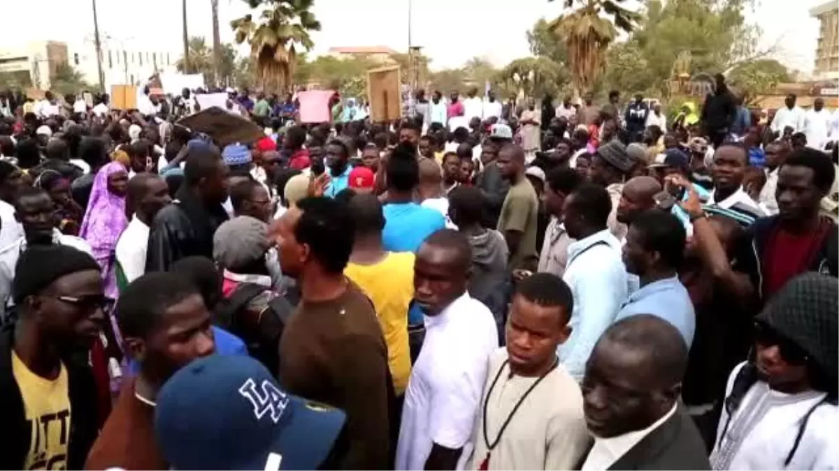 Senegal\'de Charlie Hebdo Protestosu