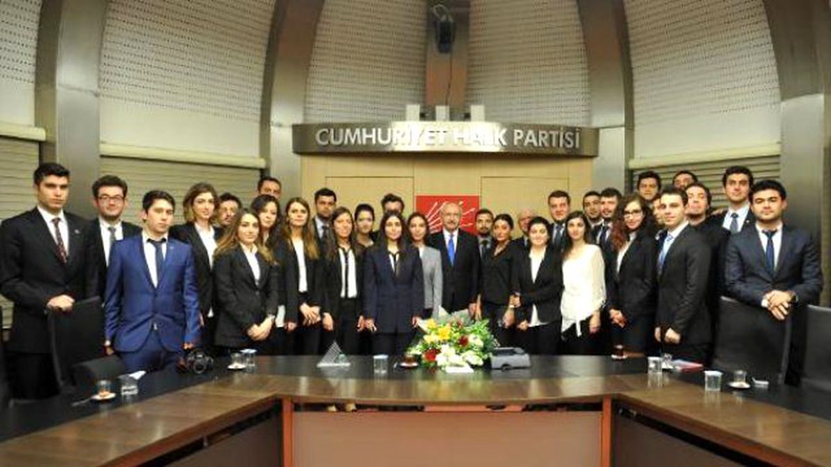 Yeditepe Üniversitesi Öğrencileri, Kılıçdaroğlu\'nu Ziyaret Etti