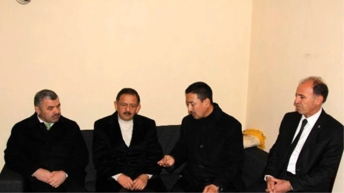 Başkan Özhaseki, Doğu Türkistan\'dan Gelen Uygur Türkleri\'ni Ziyaret
