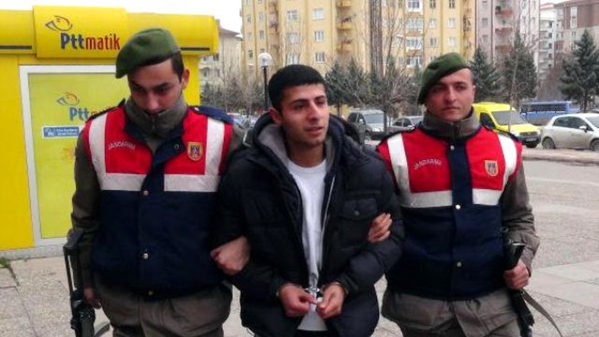 Aksaray\'da Beline Sarılı 2 Kilogram Esrarla Yakalandı