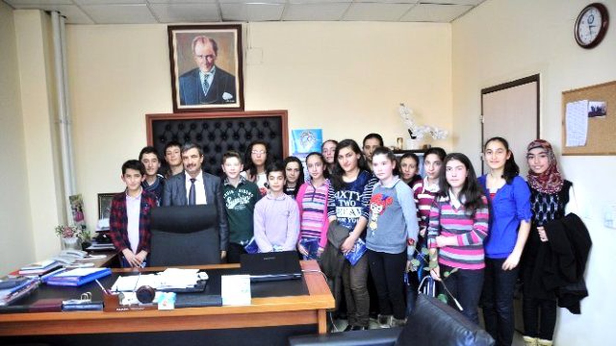 Bilgi Evi Öğrencilerinden Huzurevi Ziyareti