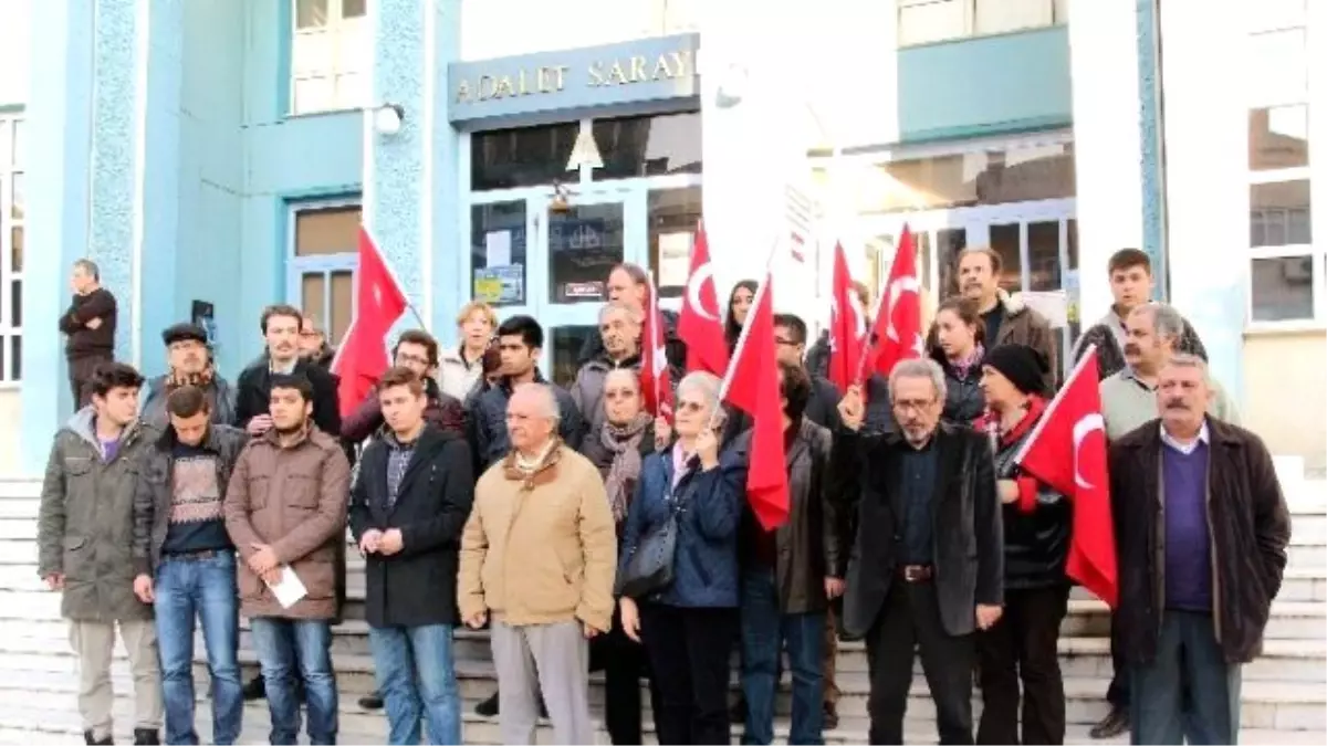 Aydın\'da Gözaltına Alınan TGB\'liler Adliyeye Sevk Edildi