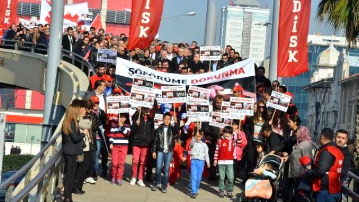 İzmir\'de Belediye Otobüs Şoförlerine Saldırılara Tepki Yürüyüşü