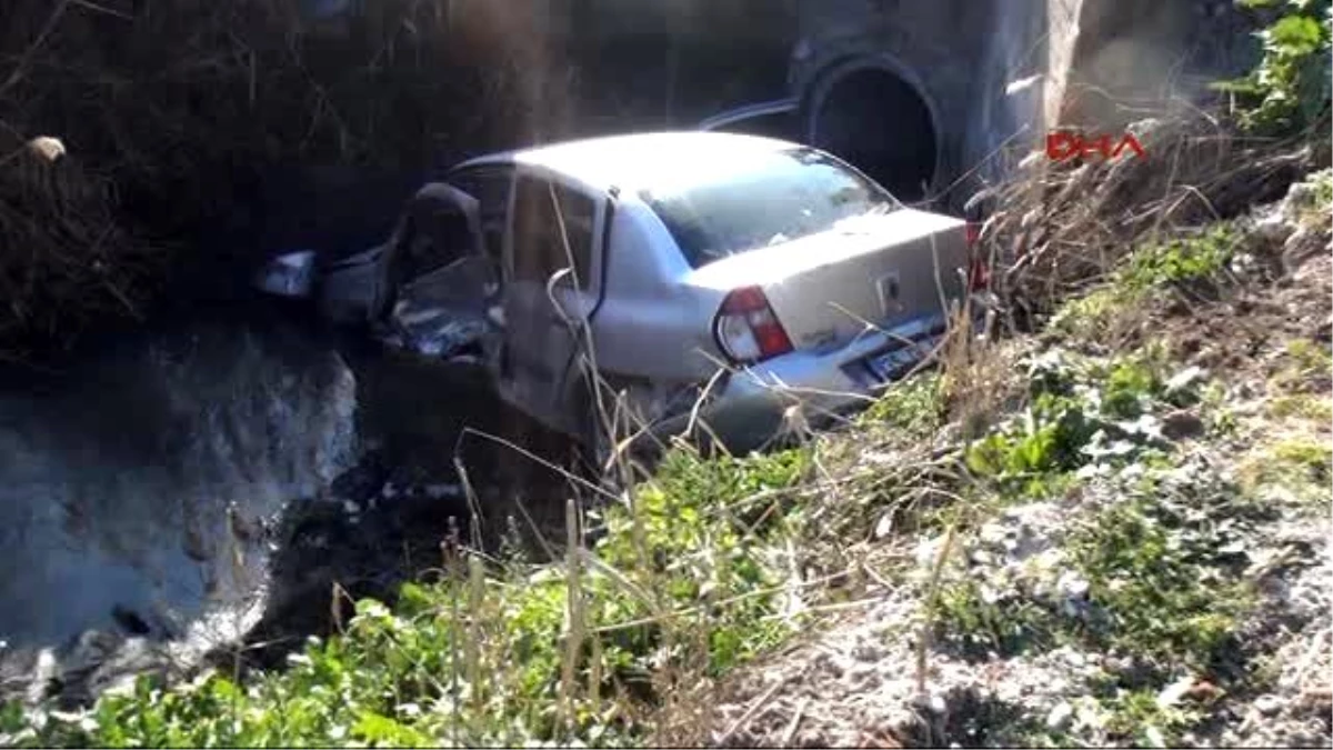 İzmir - Kınık Taziyeden Dönenleri Taşıyan Otomobil Başka Bir Otomobil ile Çarpıştı 6 Yaralı