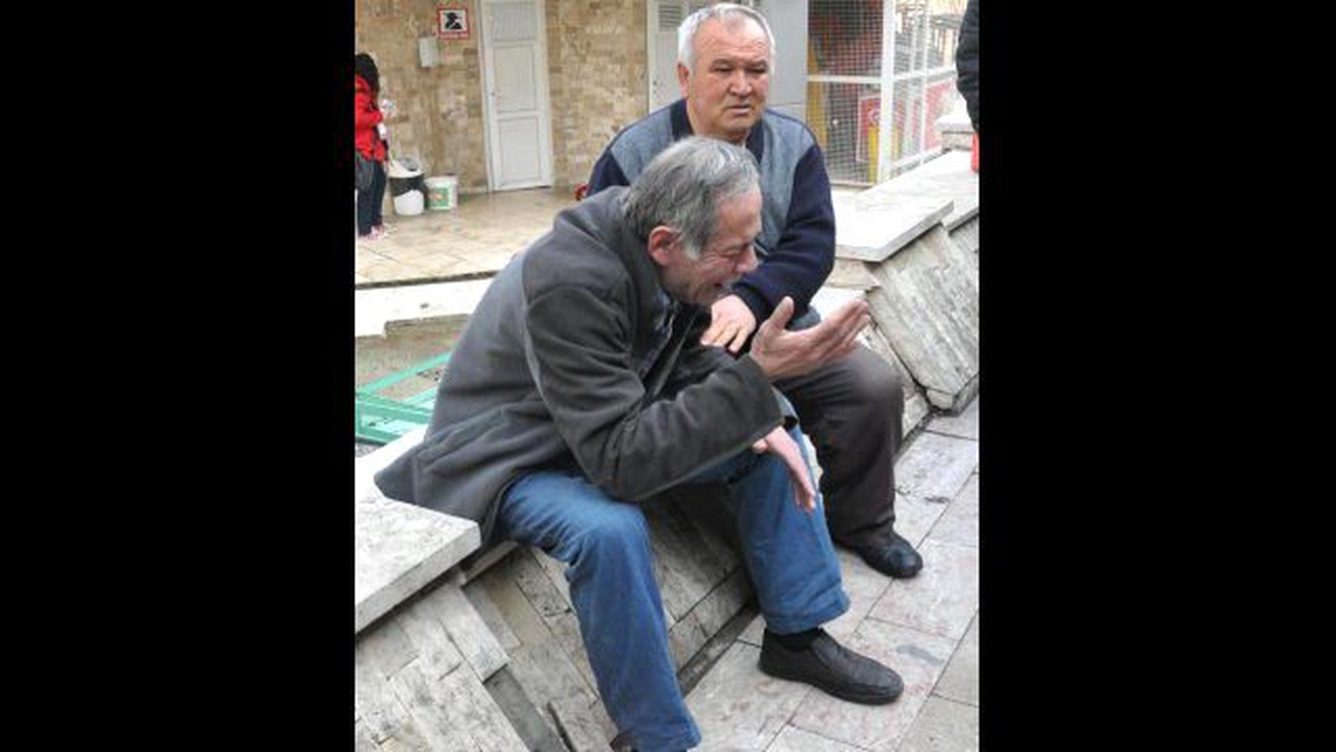 Kız Arkadaşının Terk Ettiği Madde Bağımlısı, Silahla Pencereye Çıktı