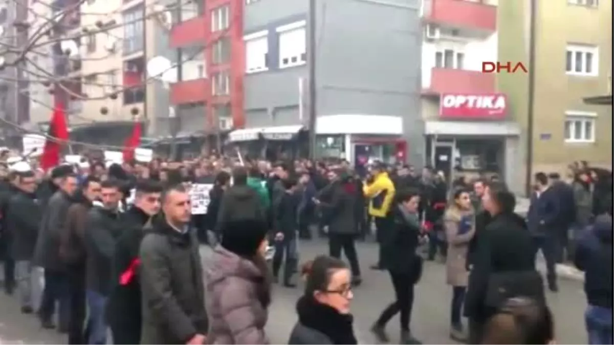 Kosovalı Anneleri \'Vahşiler\' Olarak Niteleyen Sırp Bakanı Binlerce Kişi Protesto Etti