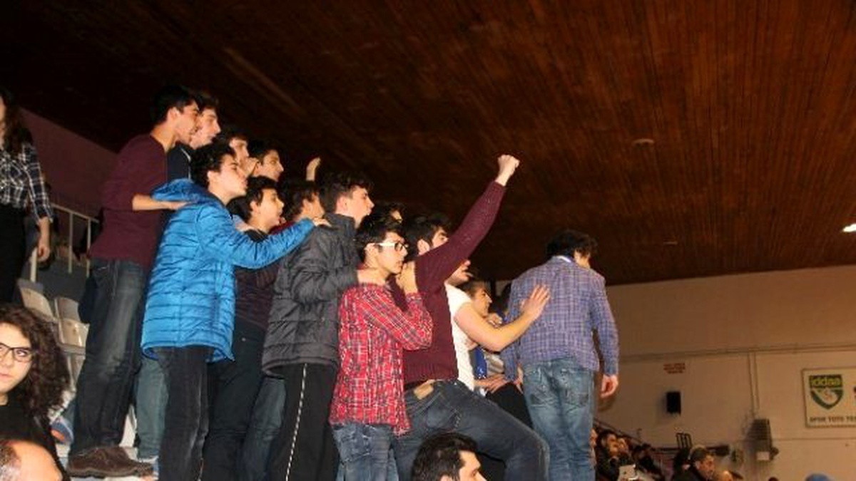 Liselerarası Basketbol Müsabakalarına Akan Çatı Damgasını Vurdu