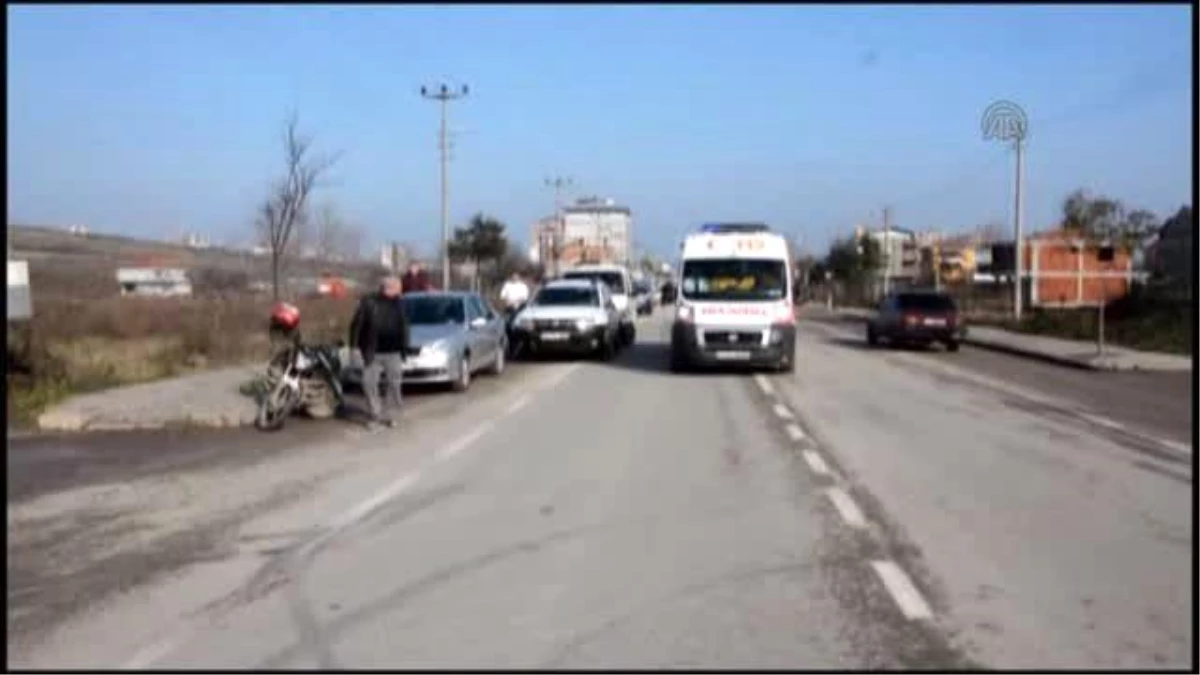 Ordu\'da Minibüsle Otomobil Çarpıştı: 3 Yaralı
