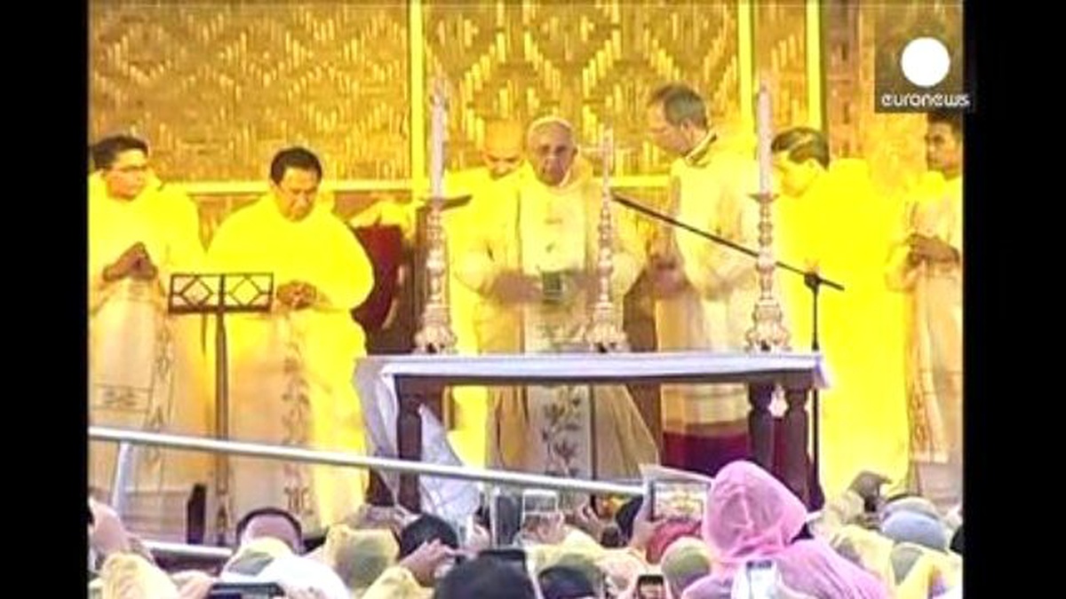 Papa Filipinler\'de Felaketzedeleri Ziyaret Etti