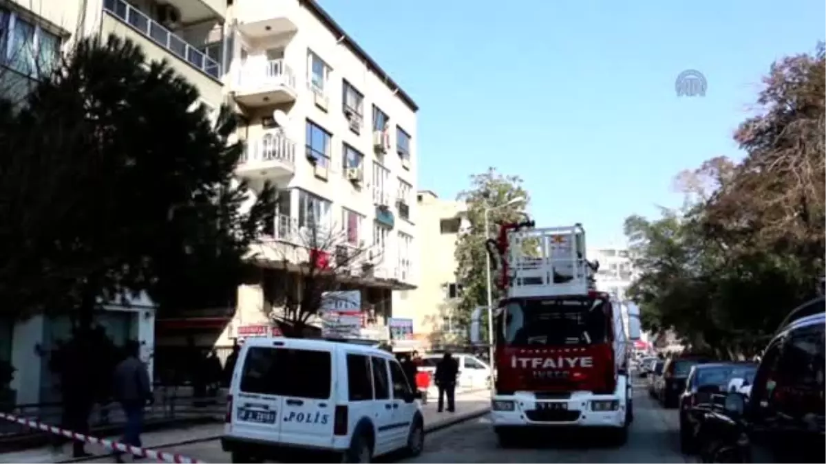 Denizli\'de Pencereden Tabancayla Ateş Eden Kişiye Polis Müdahalesi