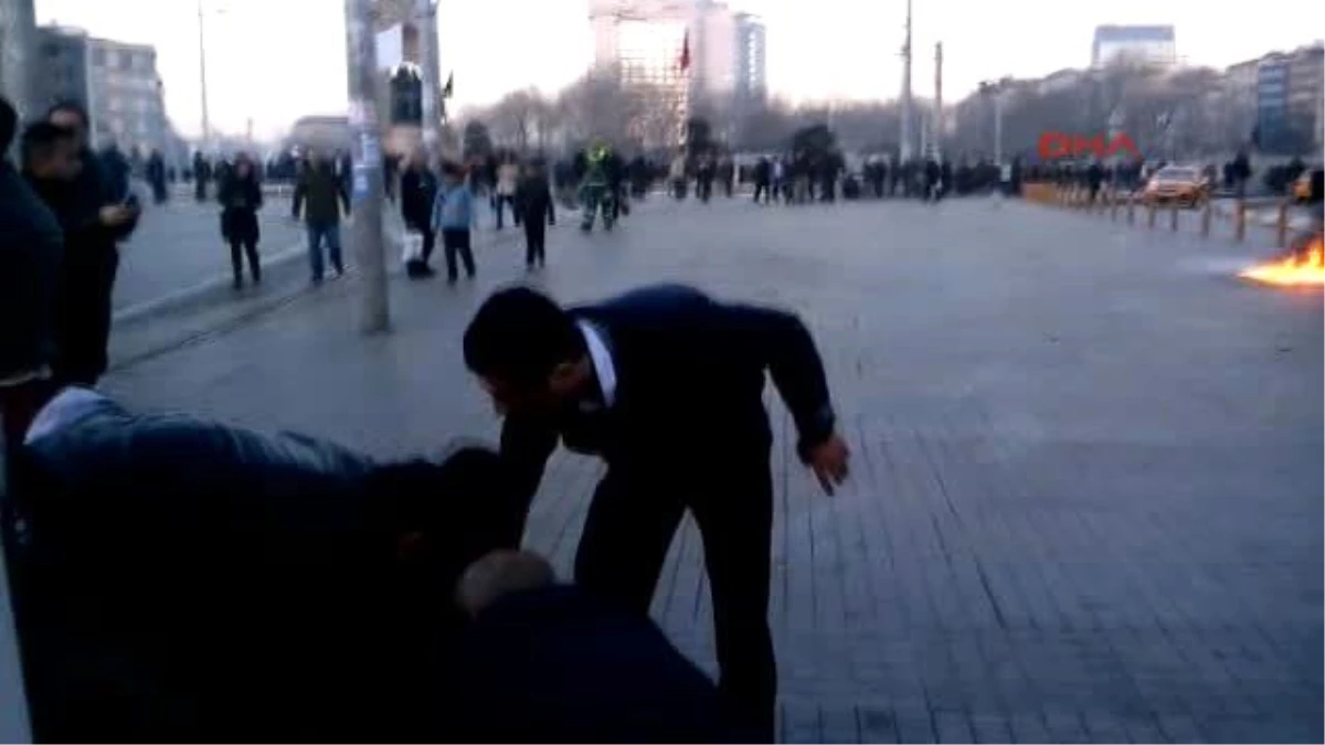 Taksim Meydanında Otomobil Yakmaya Çalıştı