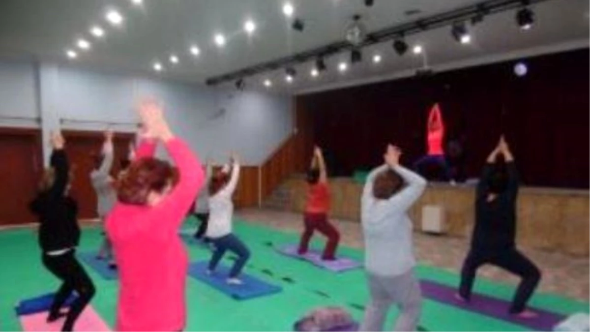 Trakya\'da Bir İlk: Çorlu Halk Eğitim Merkezi Yoga Kursu Açtı