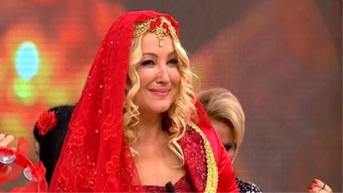 Zahide Yetiş Annesini Toprağa Verip Canlı Yayına Çıktı