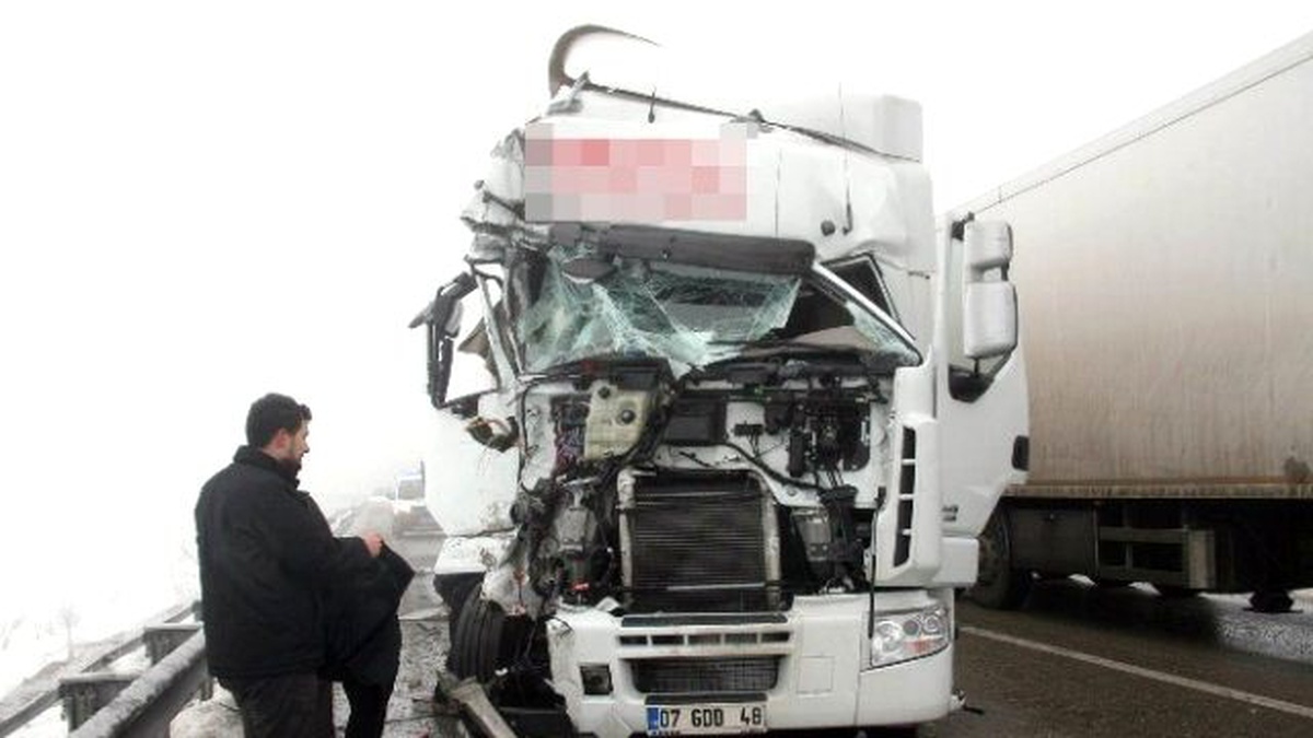 Afyonkarahisar\'da Zincirleme Trafik Kazası