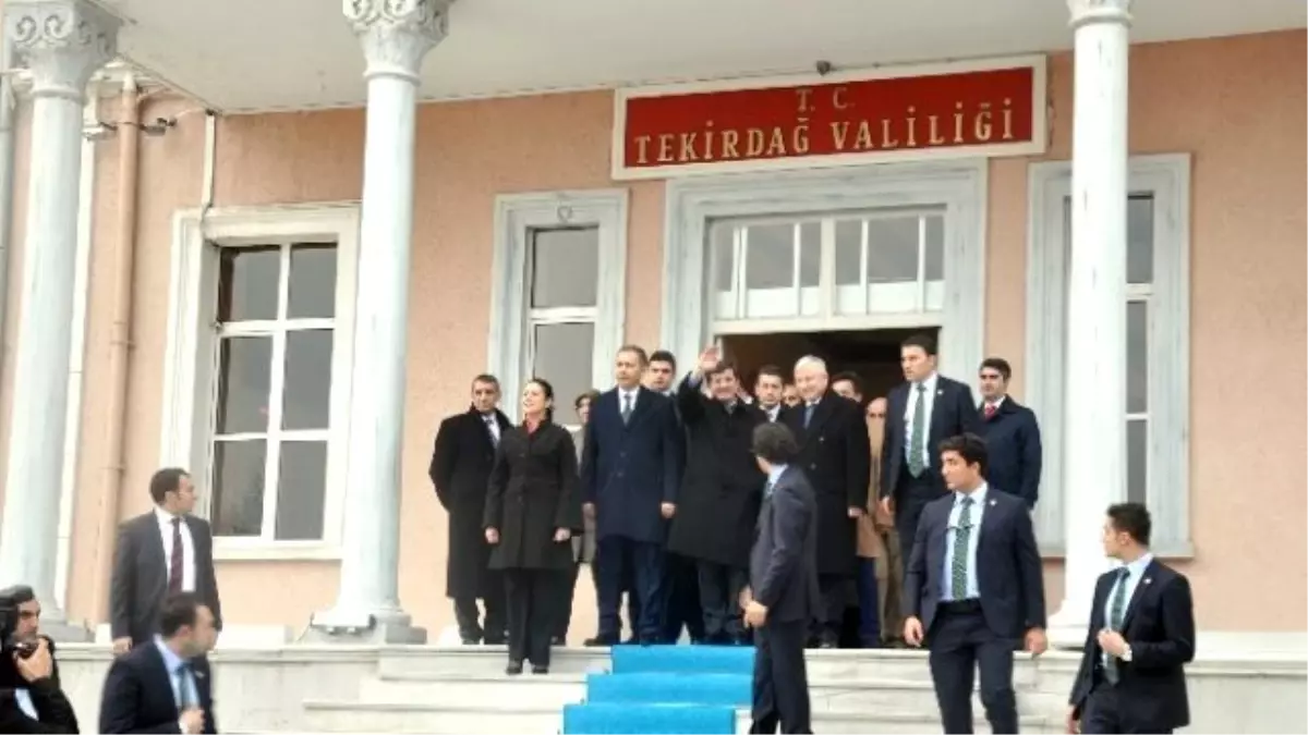 Davutoğlu, Tekirdağ Programını Valilik Ziyareti ile Sonlandırdı