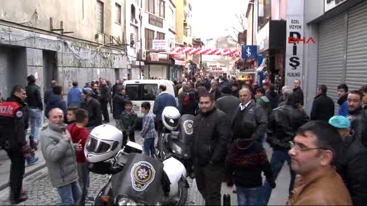 Gözaltına Alınan Şüpheli 3 Kişinin Cadde Üzerine Attığı 2 Poşet Fünye ile Patlatıldı