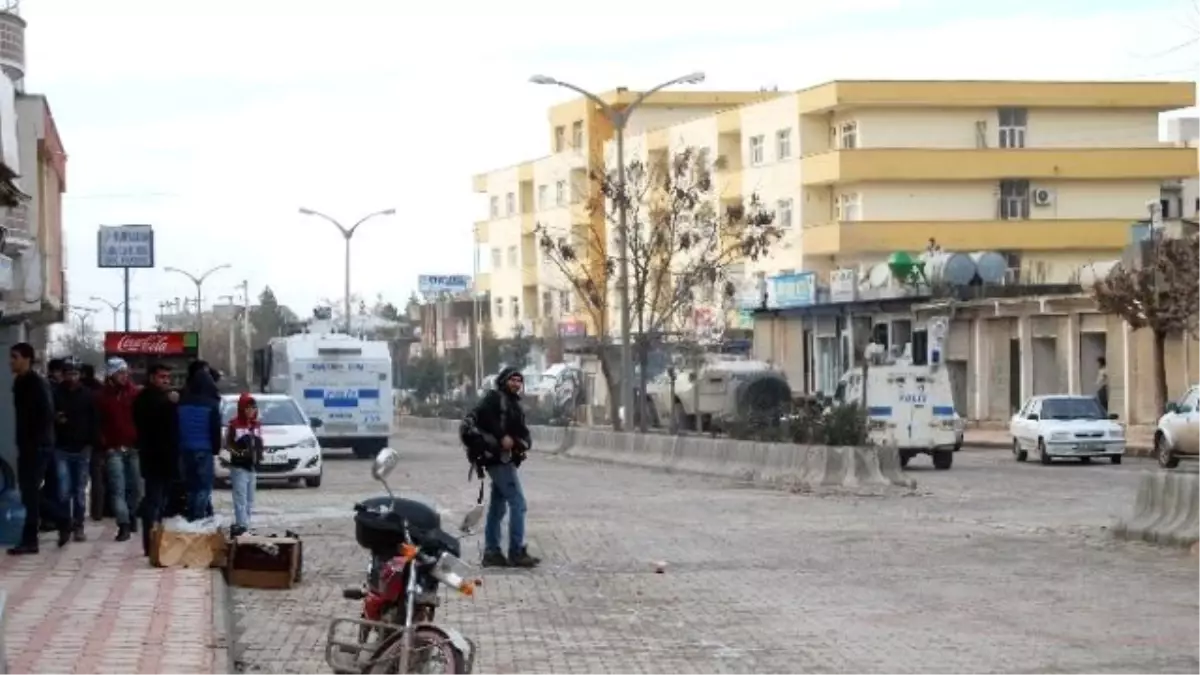 İdil\'de Çıkan Olaylarda Polis Göstericileri Kürtçe Uyardı