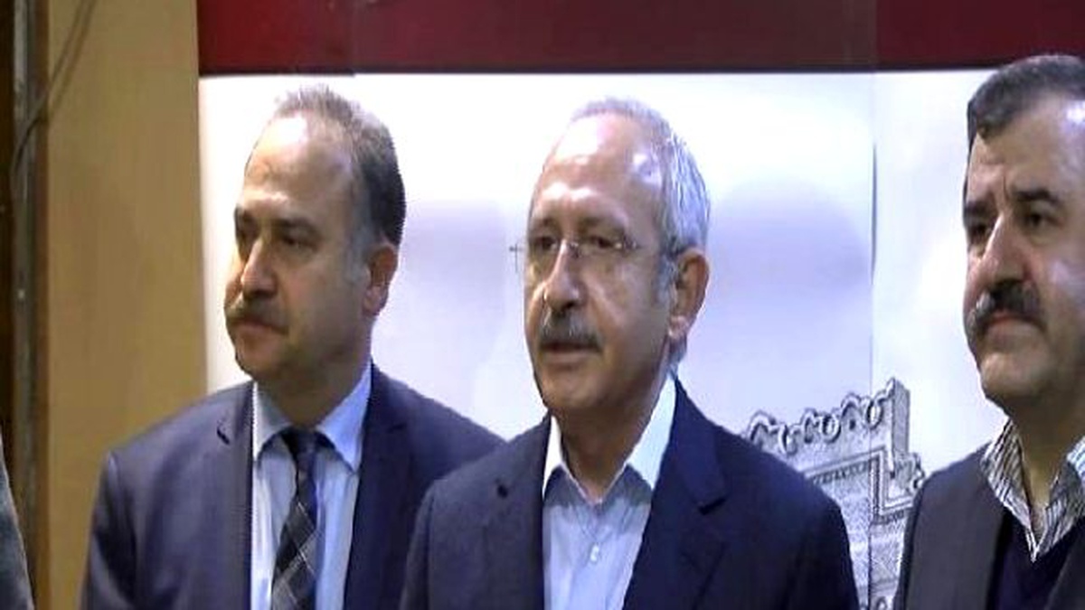 Kılıçdaroğlu, Yaşar Kemal\'i Ziyaret Etti