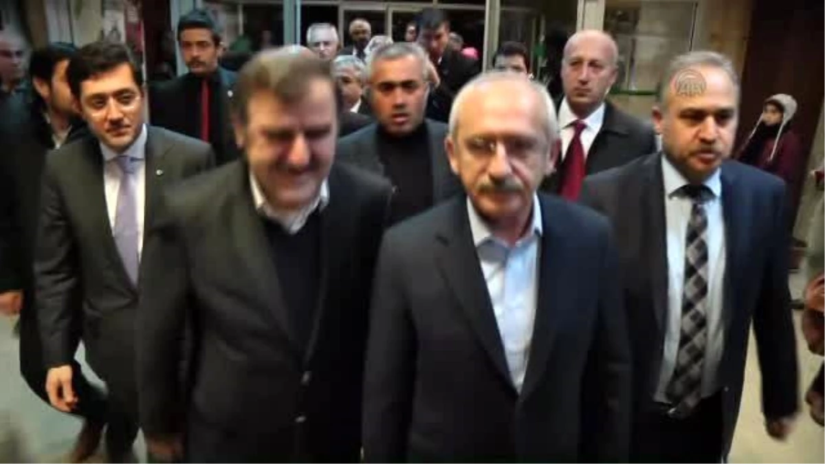 Kılıçdaroğlu, Yaşar Kemal\'i Ziyaret Etti