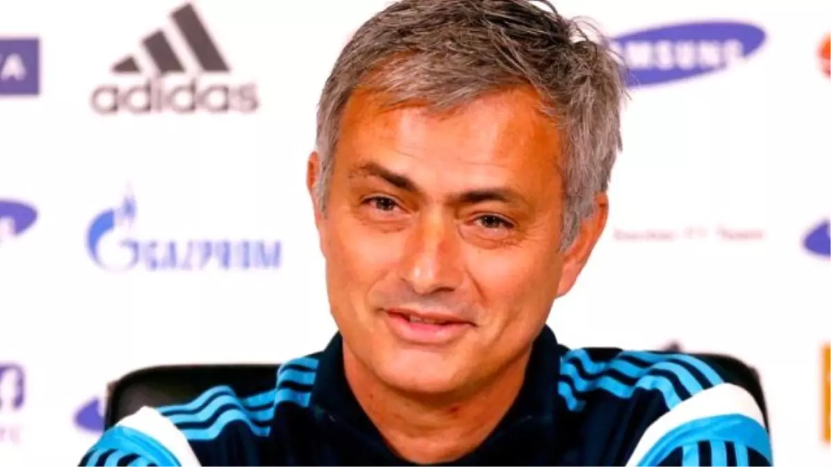 Mourinho\'nun Yüzü Gülüyor