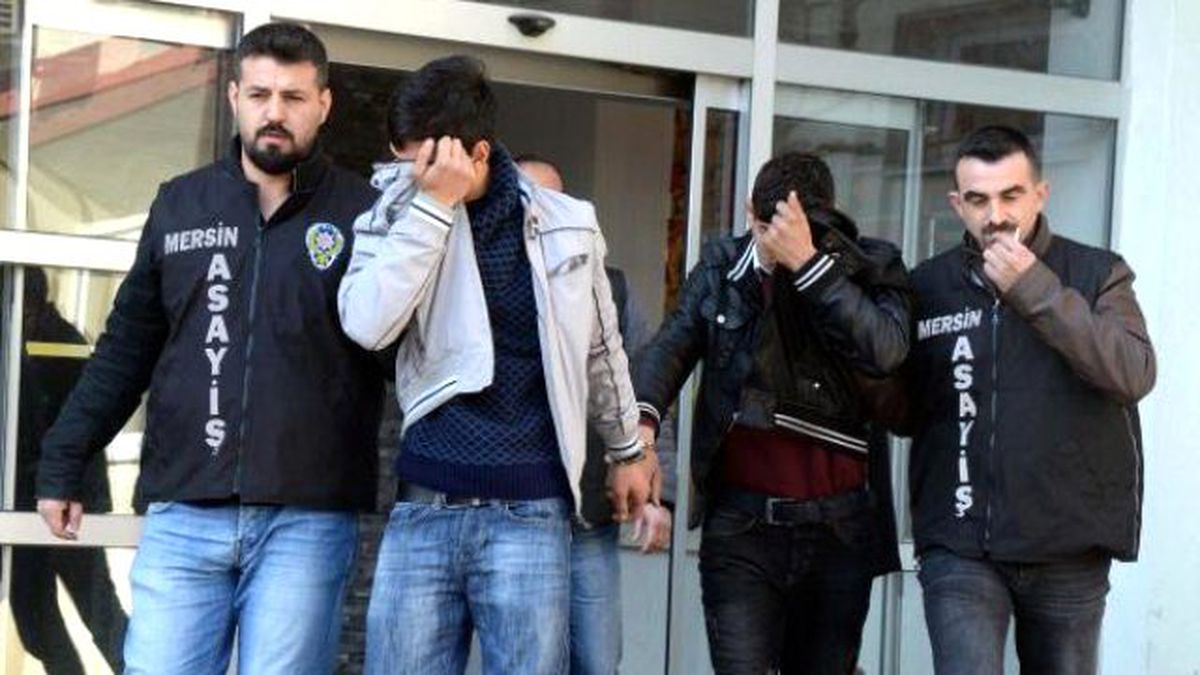 Öğrencilerin Cep Telefonlarını Gasp Edenler Suçüstü Yakalandı