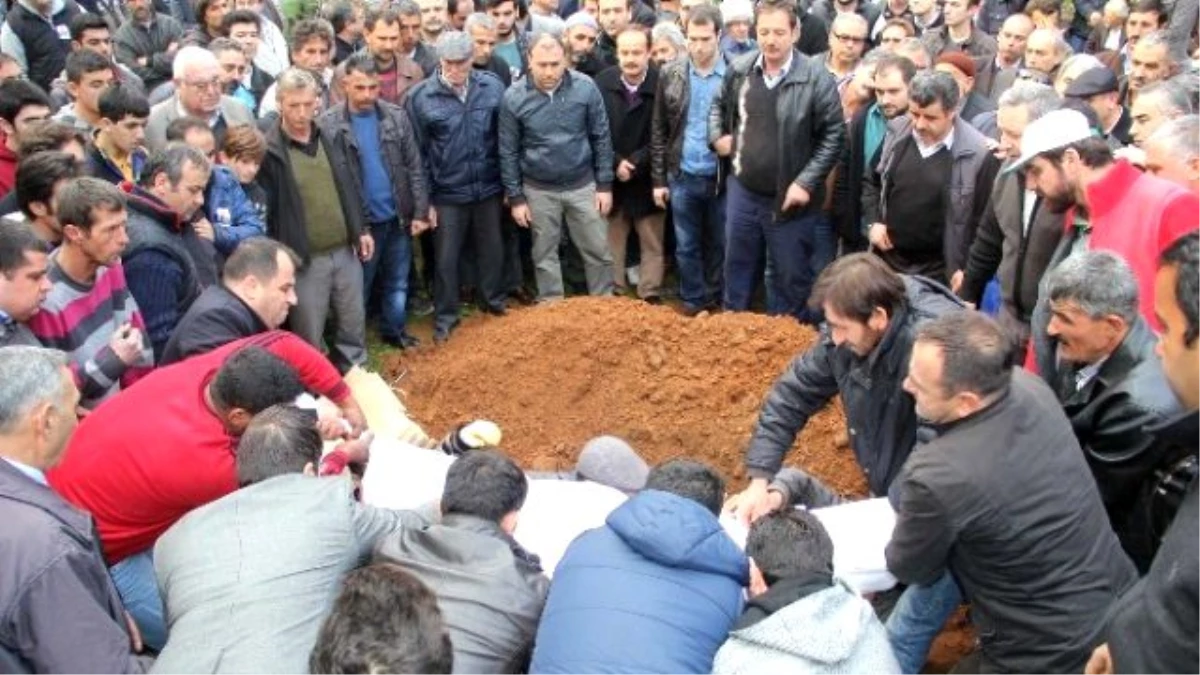 Öldürülen AK Parti Eski Belde Başkanı Toprağa Verildi