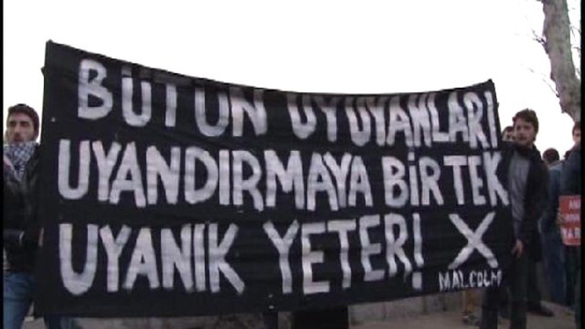 Özgür-Der\'den Doğu Türkistan ve Cumhuriyet Gazetesi Protestosu