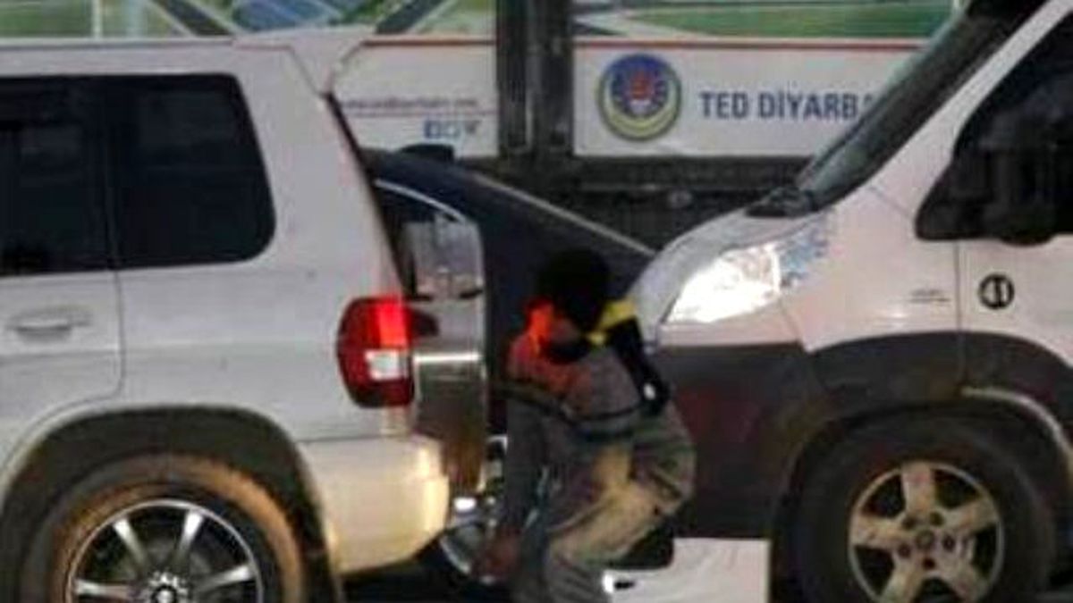 Suriyeli Çocuk, -2 Derecede Egzoz Dumanıyla Isınmaya Çalıştı